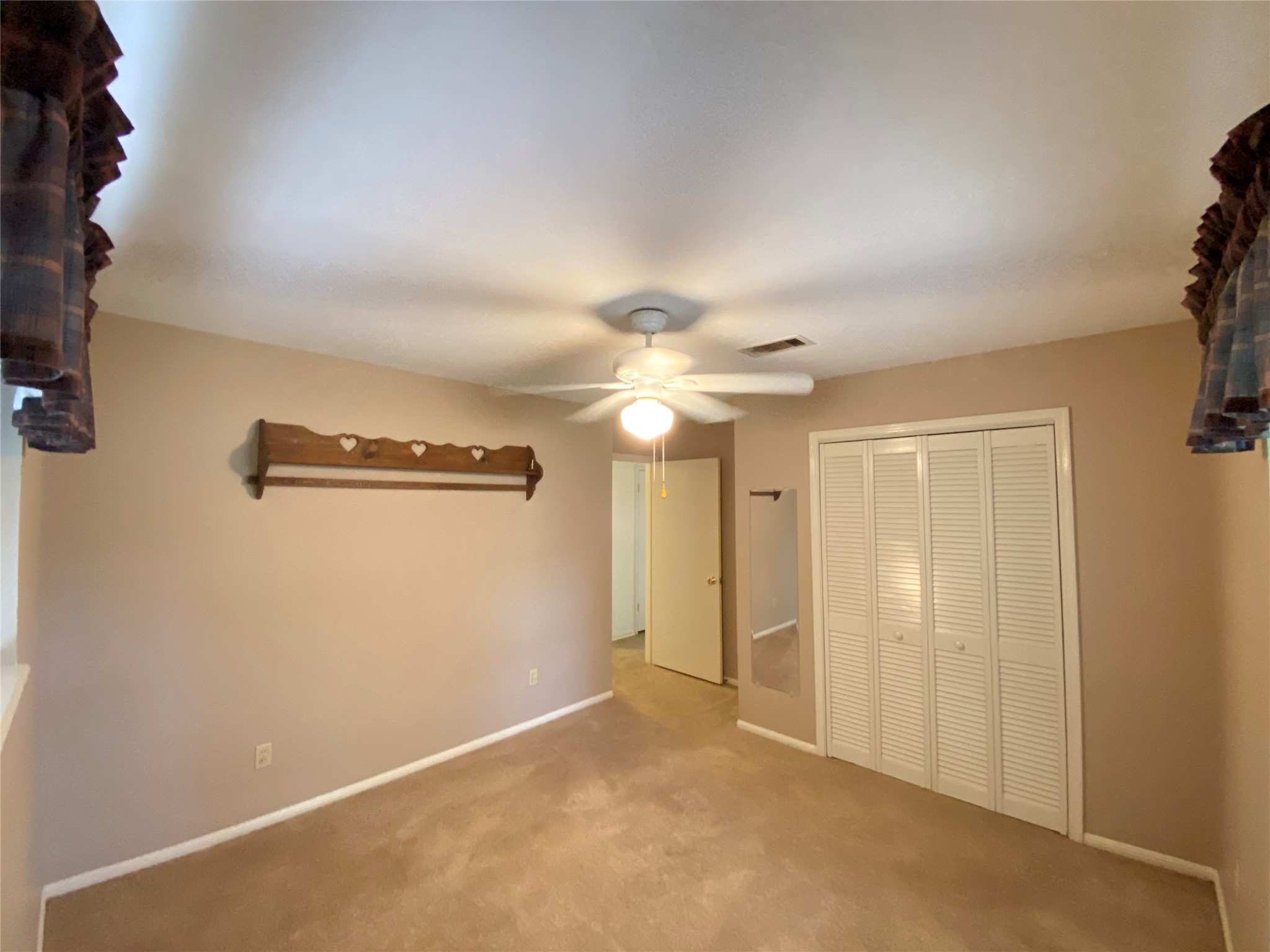 2233 Ripple Creek Drive Rosenberg, TX 77471 - Photo 20 of 39 an empty room with closet and a chandelier fan
