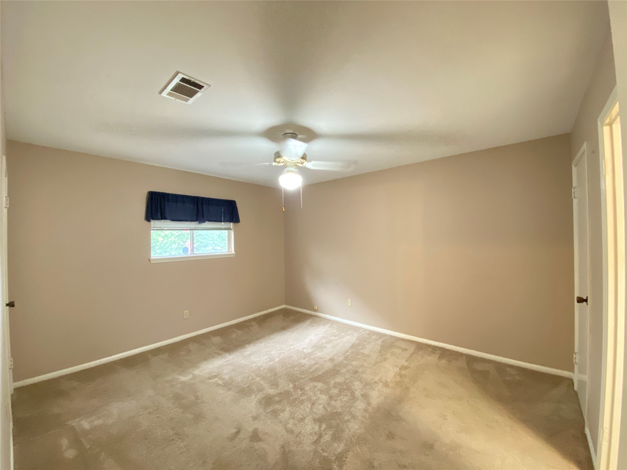 2233 Ripple Creek Drive Rosenberg, TX 77471 - Photo 21 of 39 a view of an empty room with a window