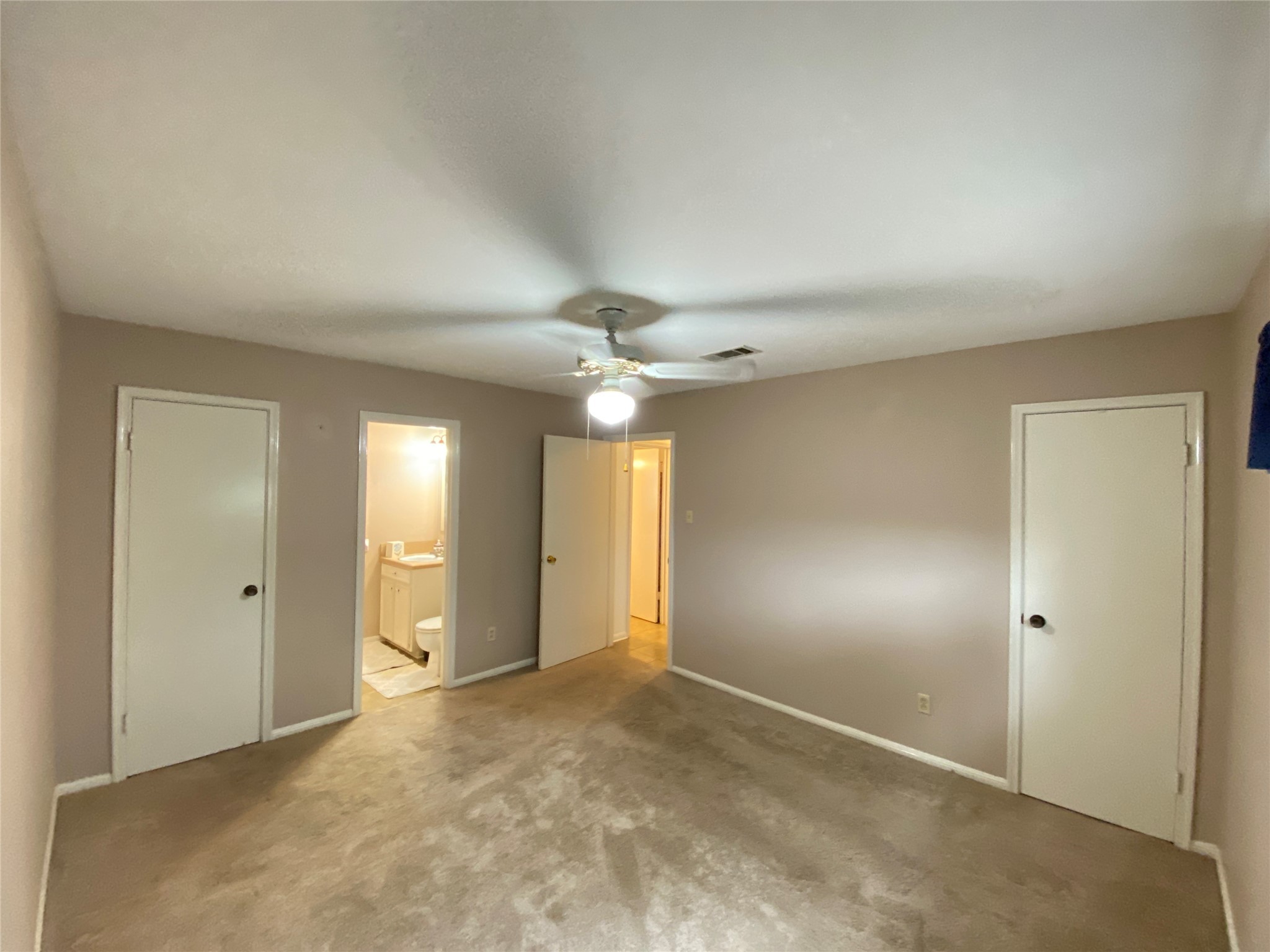 2233 Ripple Creek Drive Rosenberg, TX 77471 - Photo 23 of 39 an empty room with closet and a chandelier fan