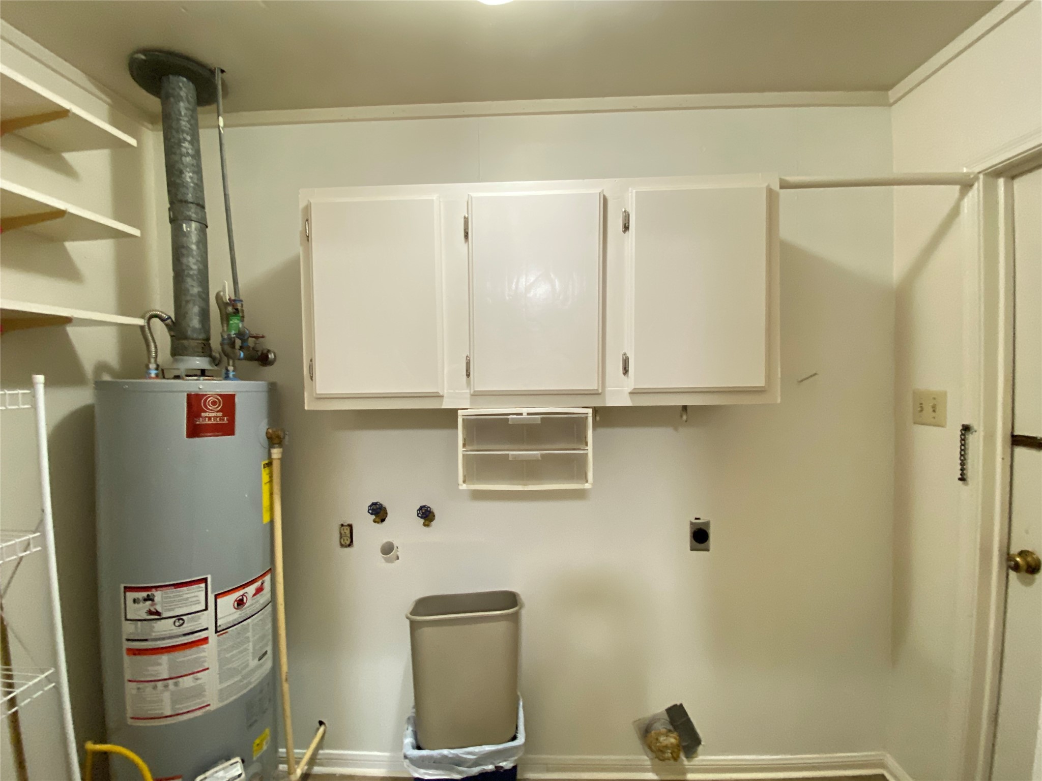 2233 Ripple Creek Drive Rosenberg, TX 77471 - Photo 33 of 39 a bathroom with a bathtub and shower