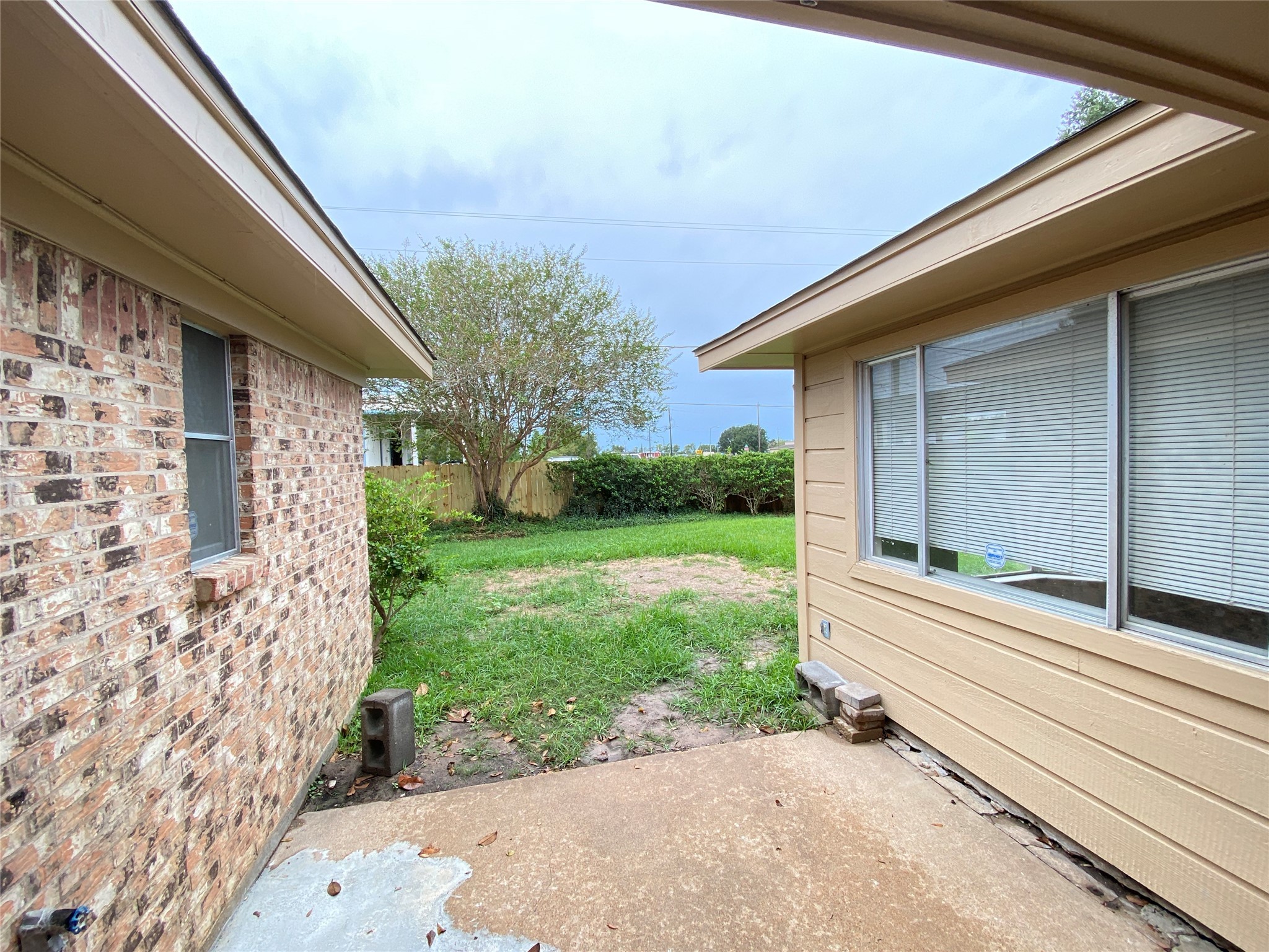 2233 Ripple Creek Drive Rosenberg, TX 77471 - Photo 34 of 39 a front view of a house with a yard