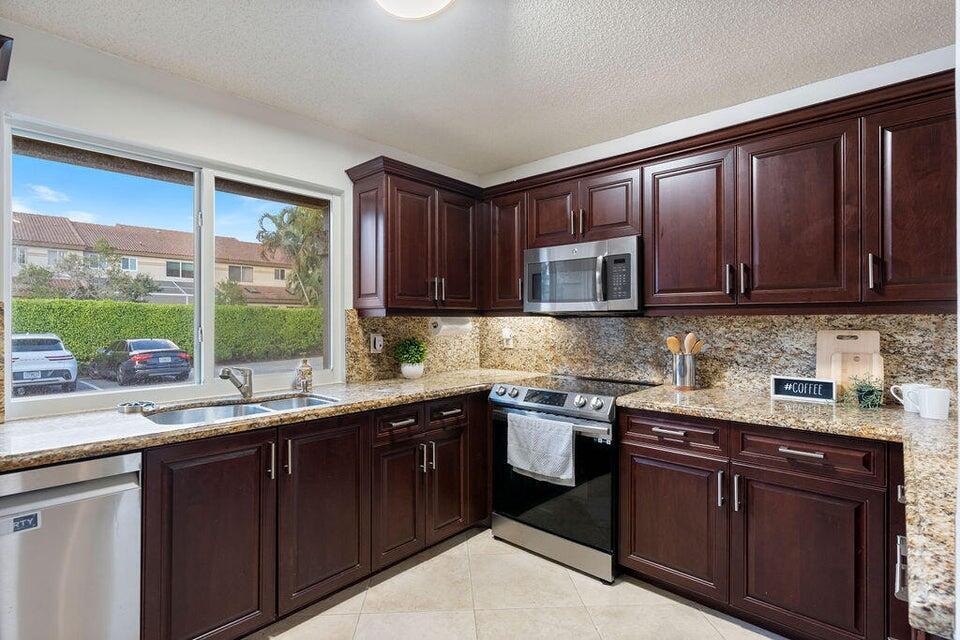 6798 Via Regina Boca Raton, FL 33433 - Photo 7 of 32 Kitchen 1