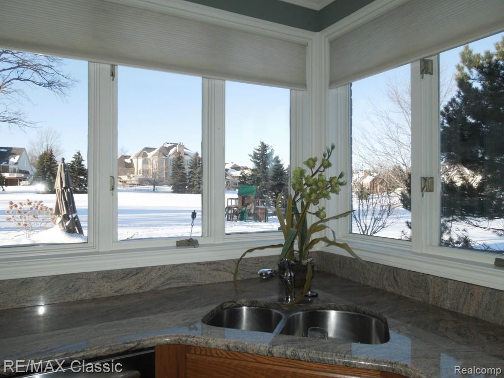 2760 Murfield Court Rochester, MI 48306 - Photo 16 of 55 Great Views