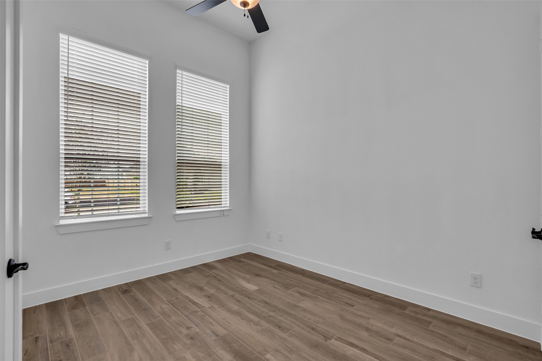 143 Afton June Drive Rosenberg, TX 77471 - Photo 7 of 25 an empty room with a window