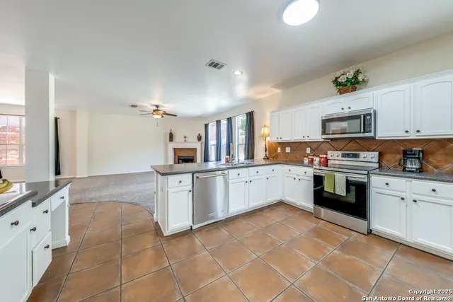 $2,399 | 815 Midway Crest, San Antonio, TX 78258