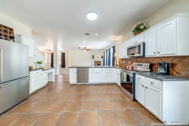 $2,399 | 815 Midway Crest, San Antonio, TX 78258