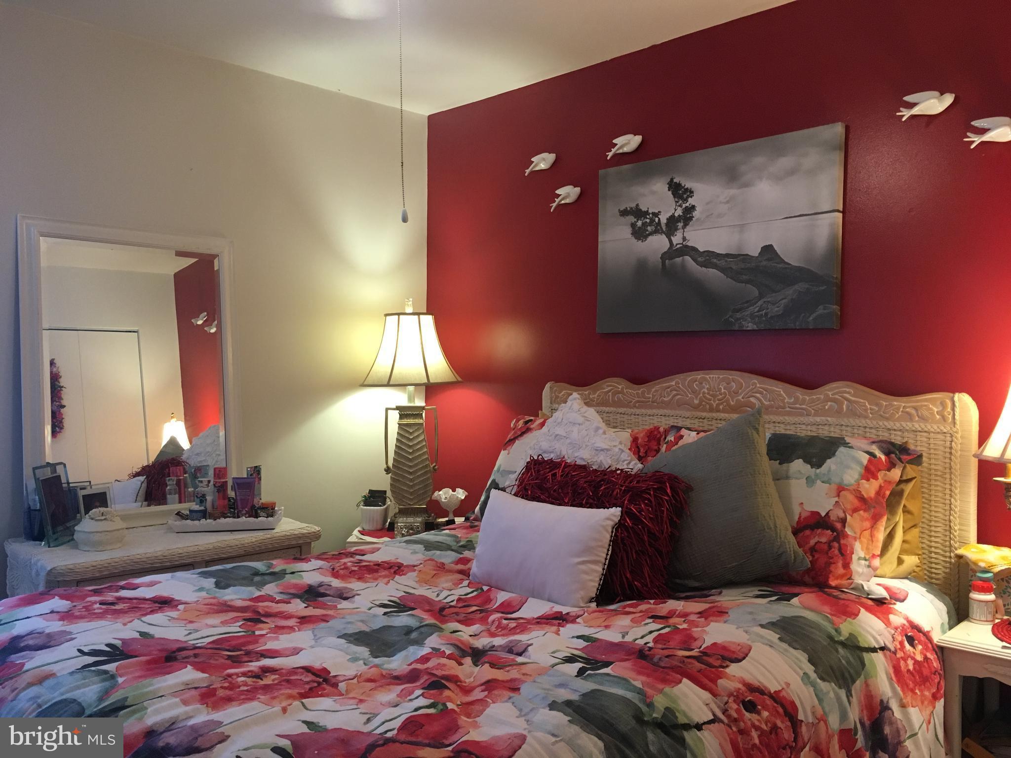 7110 Rutherford Green Circle Baltimore, MD 21244 - Photo 21 of 26 a bedroom with a bed and a lamp