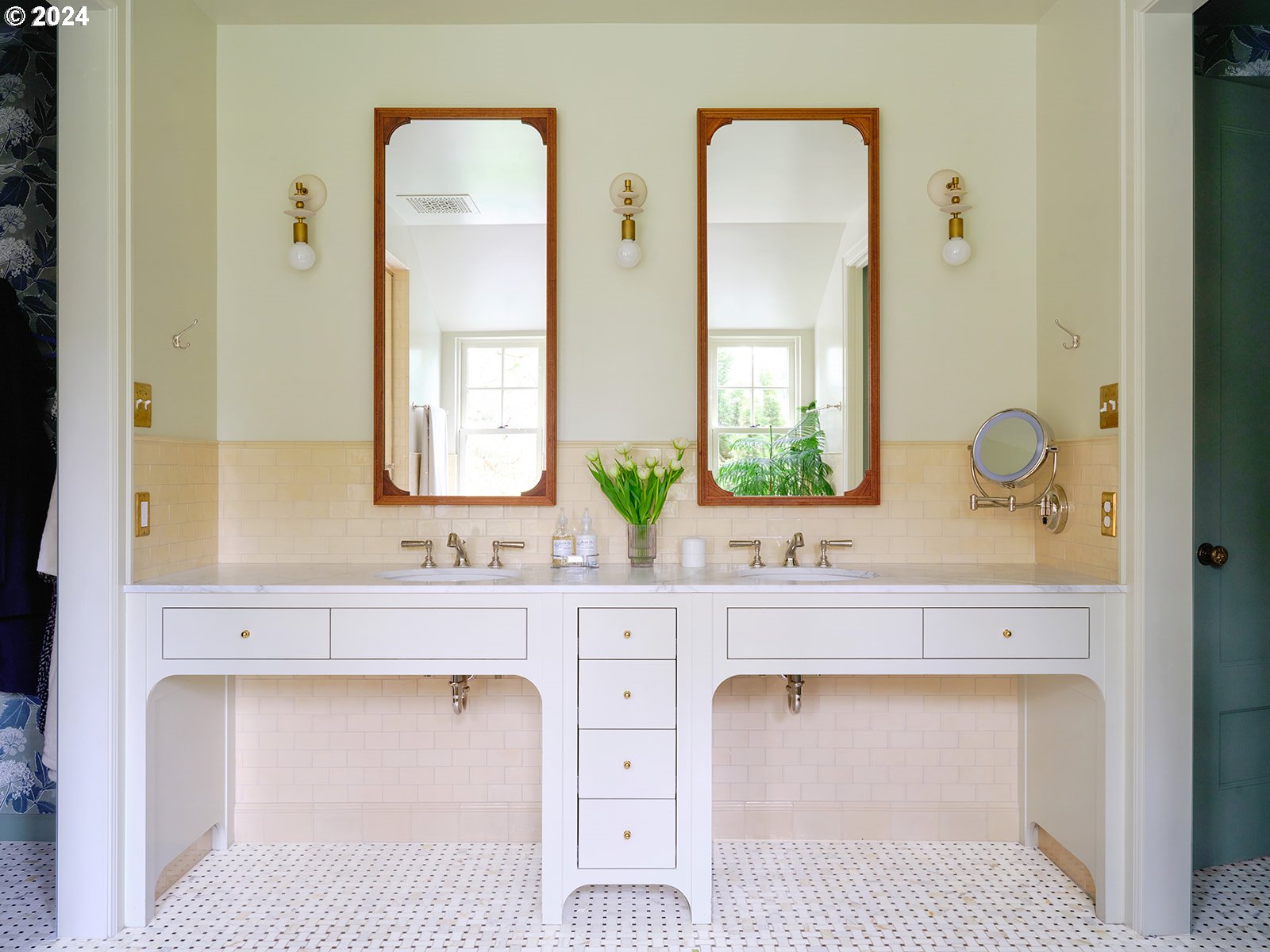 1128 South Military Road Portland, OR 97219 - Photo 26 of 48 Owner's Suite Bathroom