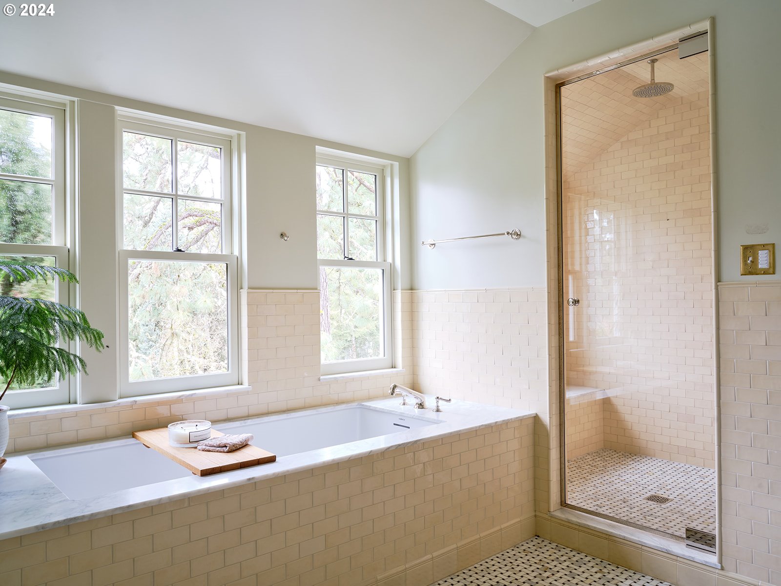 1128 South Military Road Portland, OR 97219 - Photo 27 of 48 Owner's Suite Bathroom