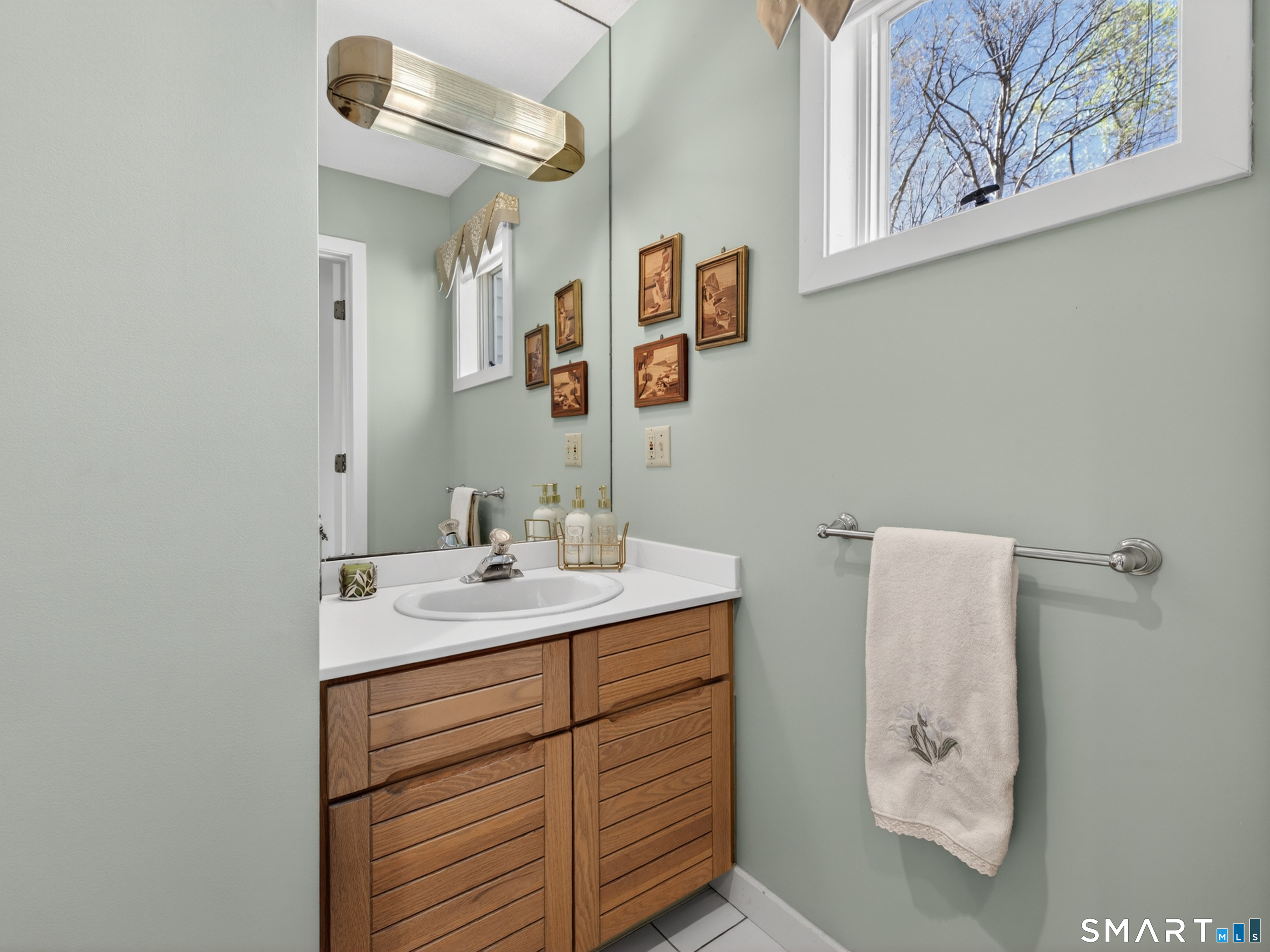29 Welsch Farms Road Killingworth, CT 06419 - Photo 20 of 40 Half bath on main level
