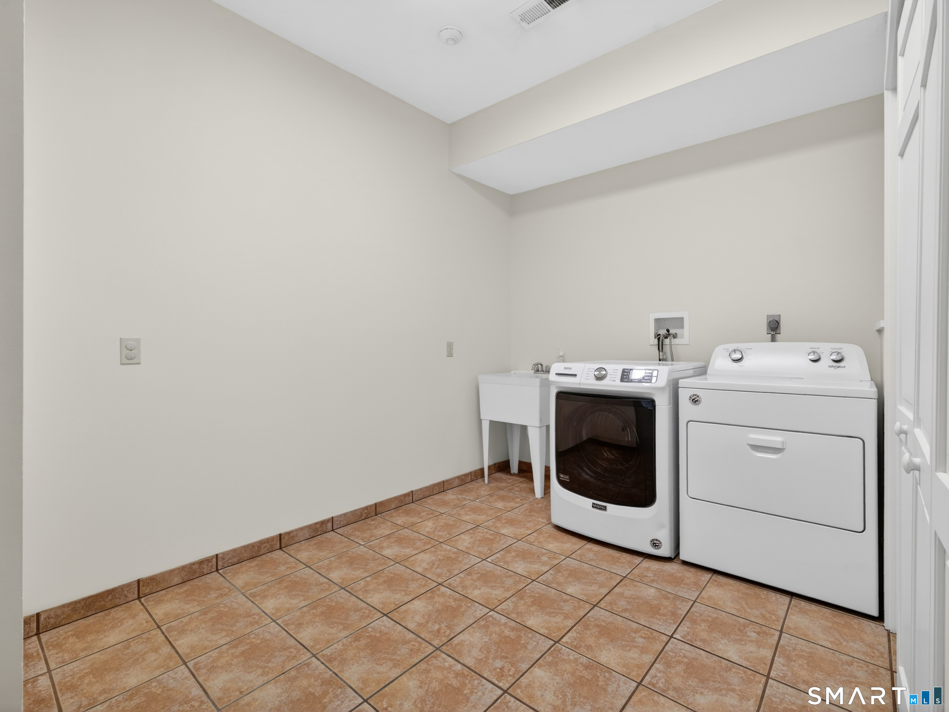 29 Welsch Farms Road Killingworth, CT 06419 - Photo 21 of 40 Laundry room with storage closets