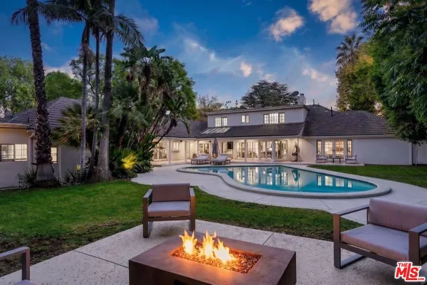 $2,995,000 | 15405 Valley Vista Boulevard, Sherman Oaks, CA 91403