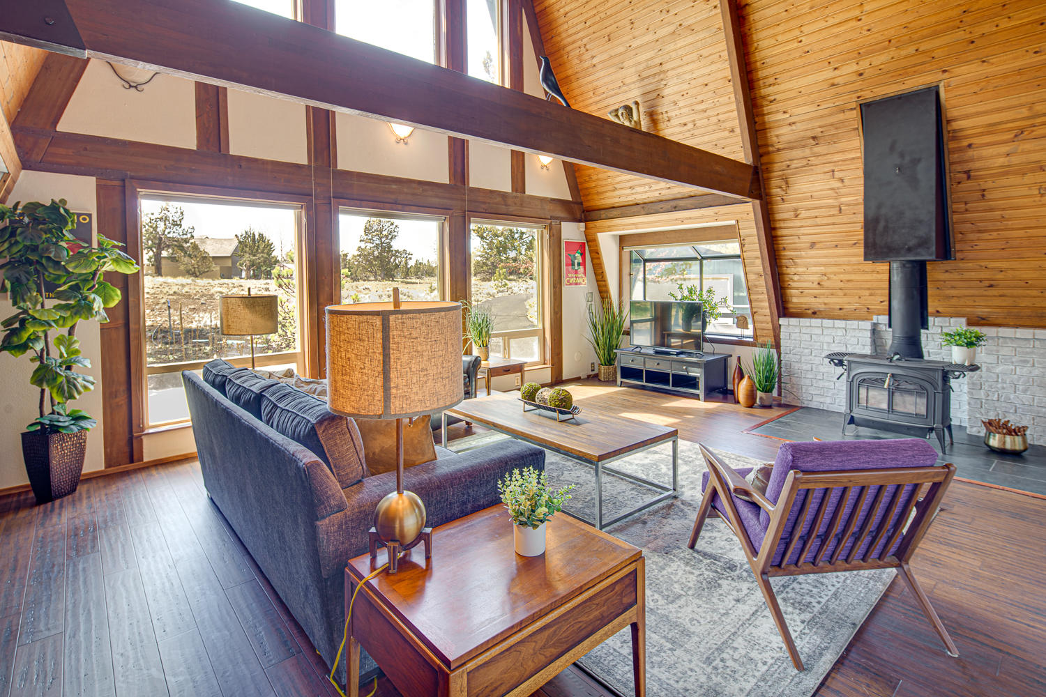 16057 Cattle Drive Road Sisters, OR 97759 - Photo 7 of 49 Livingroom