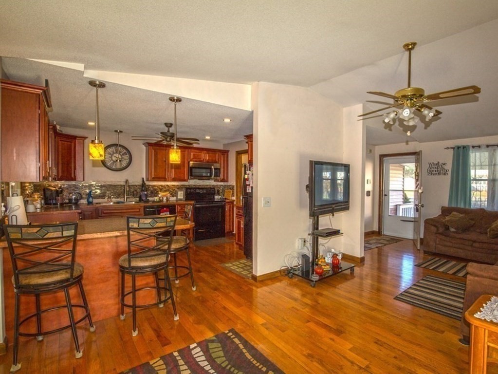 42 Point Grove Road Southwick, MA 01077 - Photo 5 of 28 Gallery Image 5