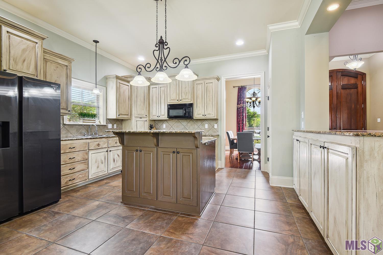 17514 Purple Martin Court Baton Rouge, LA 70816 - Photo 6 of 22 Gallery Image 6