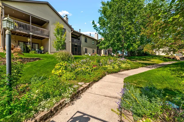 $173,900 | 7019 West 110th St Circle, Unit 15, Bloomington, MN 55438