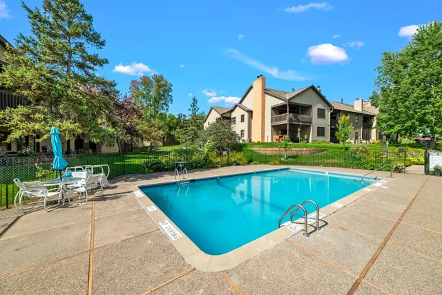 $173,900 | 7019 West 110th St Circle, Unit 15, Bloomington, MN 55438