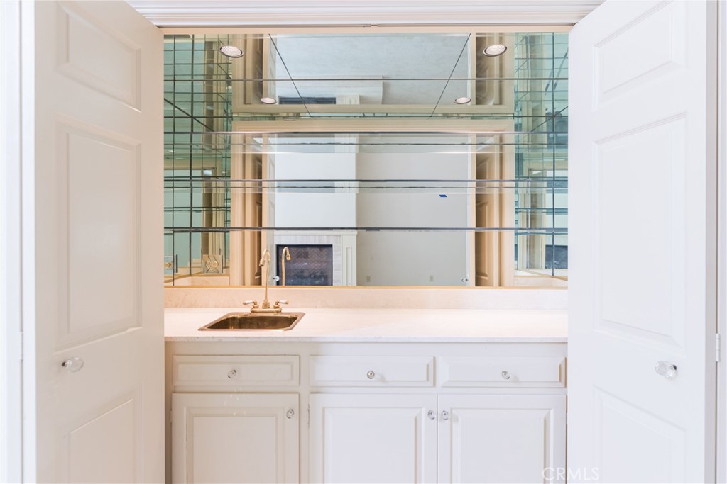 12386 Ridge Circle Los Angeles, CA 90049 - Photo 22 of 56 a close view of a sink