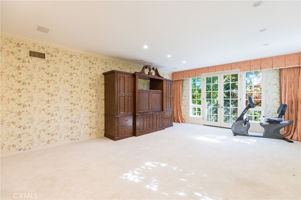 12386 Ridge Circle Los Angeles, CA 90049 - Photo 35 of 56 a view of a livingroom with furniture