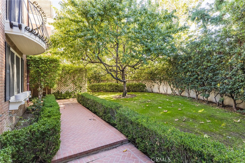 12386 Ridge Circle Los Angeles, CA 90049 - Photo 5 of 56