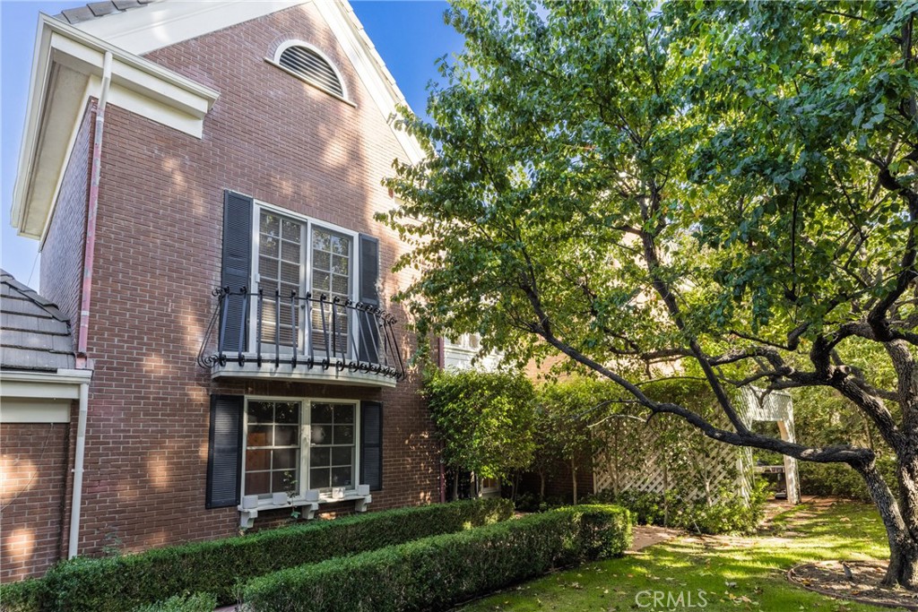 12386 Ridge Circle Los Angeles, CA 90049 - Photo 6 of 56