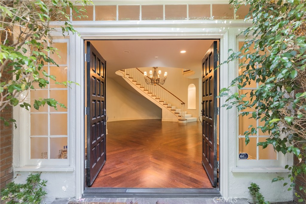 12386 Ridge Circle Los Angeles, CA 90049 - Photo 8 of 56