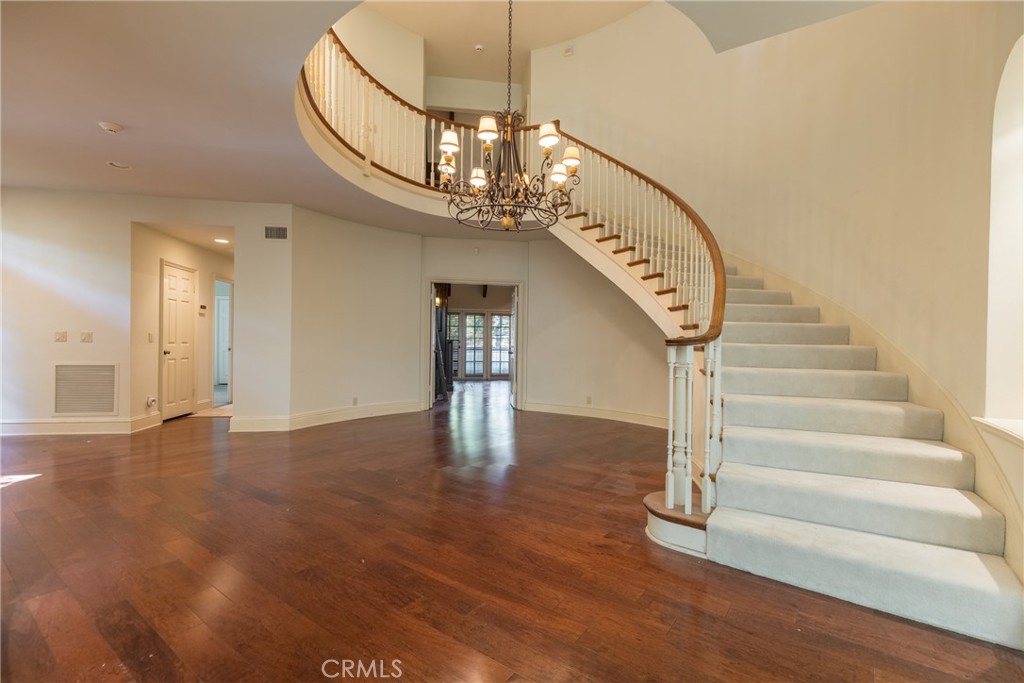 12386 Ridge Circle Los Angeles, CA 90049 - Photo 10 of 56