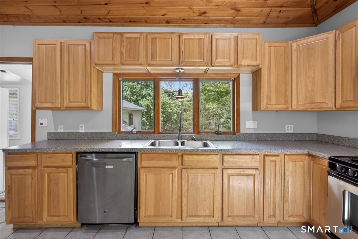 145 Liberty Street Clinton, CT 06413 - Photo 4 of 29