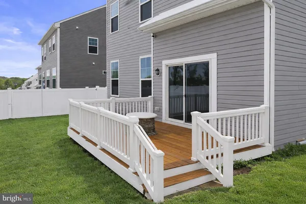 a view of a house with backyard and deck