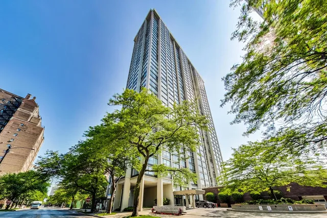 $172,900 | 5455 North Sheridan Road, Unit 1015, Chicago, IL 60640