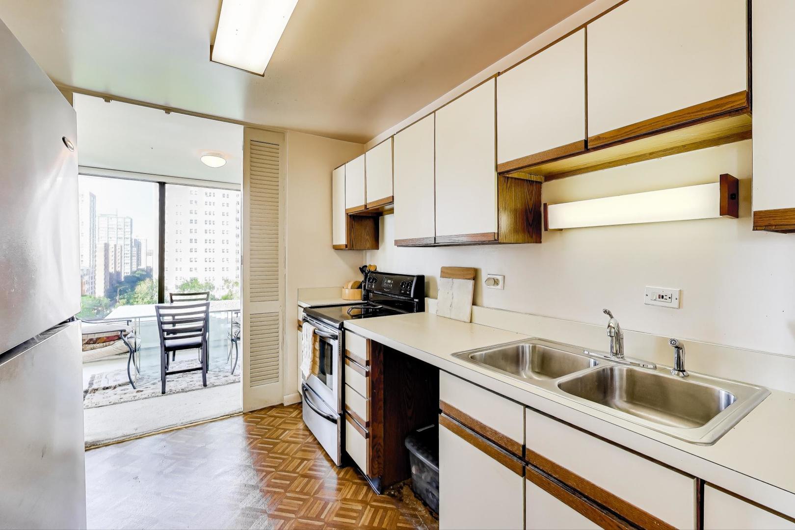 5455 North Sheridan Road, Unit 1015 Chicago, IL 60640 - Photo 13 of 31