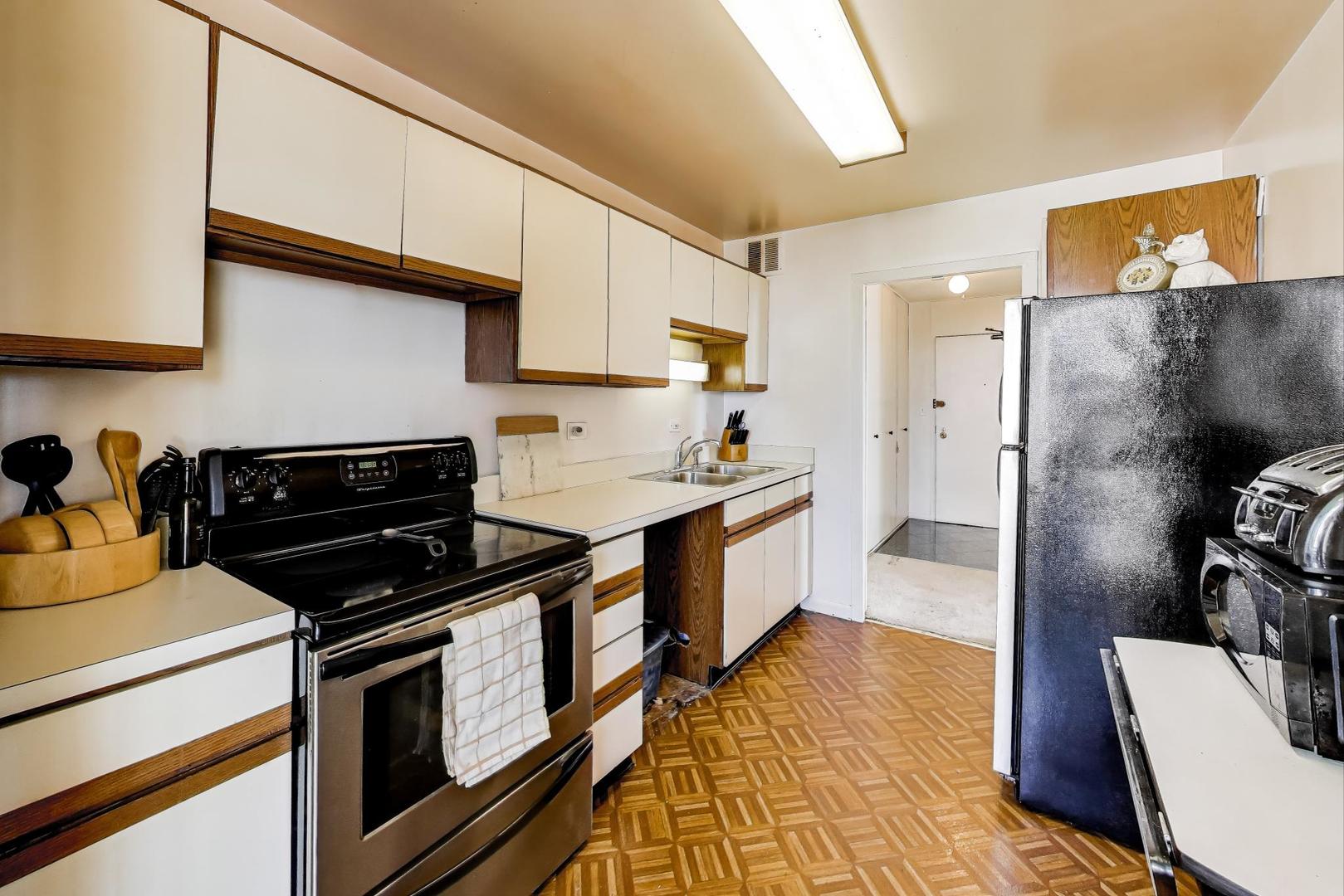 5455 North Sheridan Road, Unit 1015 Chicago, IL 60640 - Photo 14 of 31