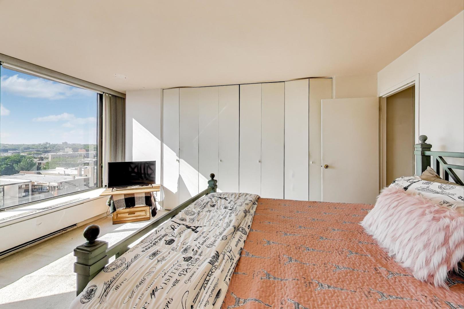 5455 North Sheridan Road, Unit 1015 Chicago, IL 60640 - Photo 16 of 31