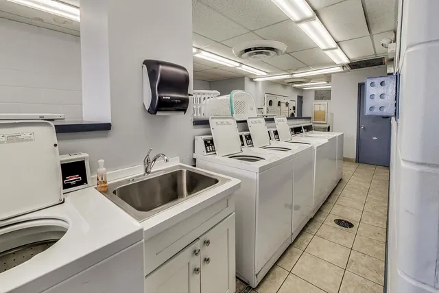 $172,900 | 5455 North Sheridan Road, Unit 1015, Chicago, IL 60640