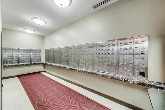 $172,900 | 5455 North Sheridan Road, Unit 1015, Chicago, IL 60640