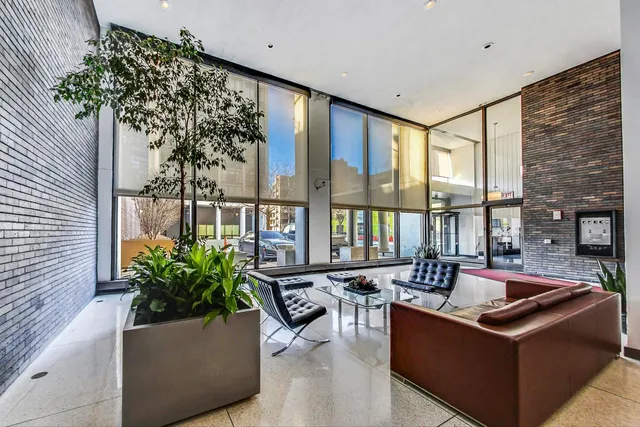 $172,900 | 5455 North Sheridan Road, Unit 1015, Chicago, IL 60640