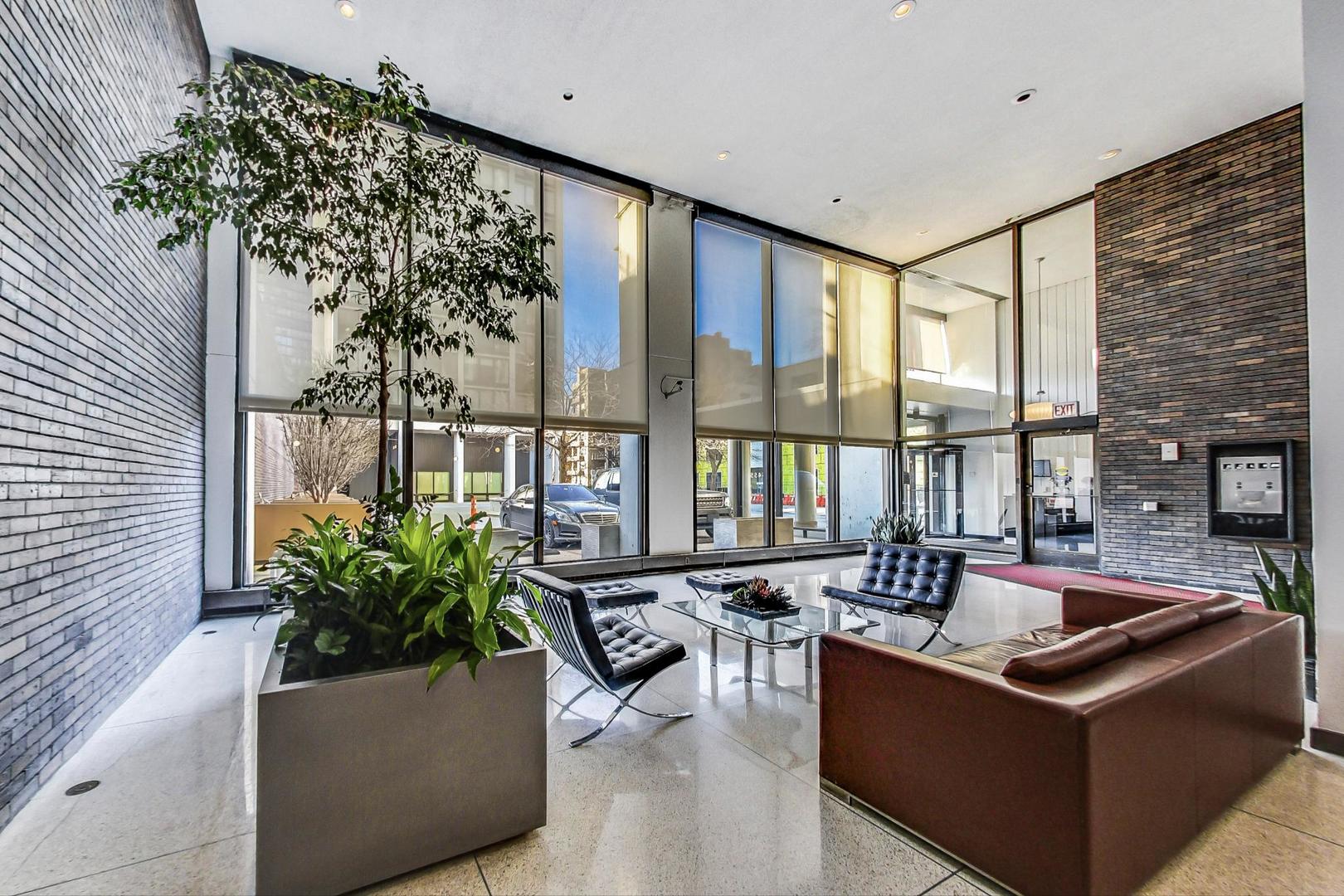 5455 North Sheridan Road, Unit 1015 Chicago, IL 60640 - Photo 4 of 31