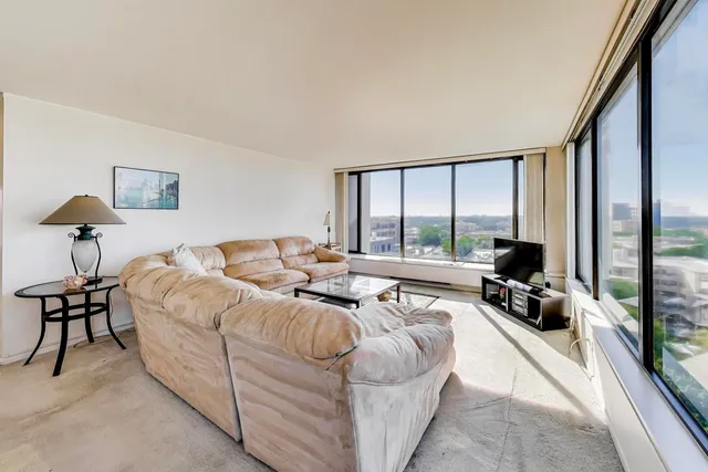 $172,900 | 5455 North Sheridan Road, Unit 1015, Chicago, IL 60640