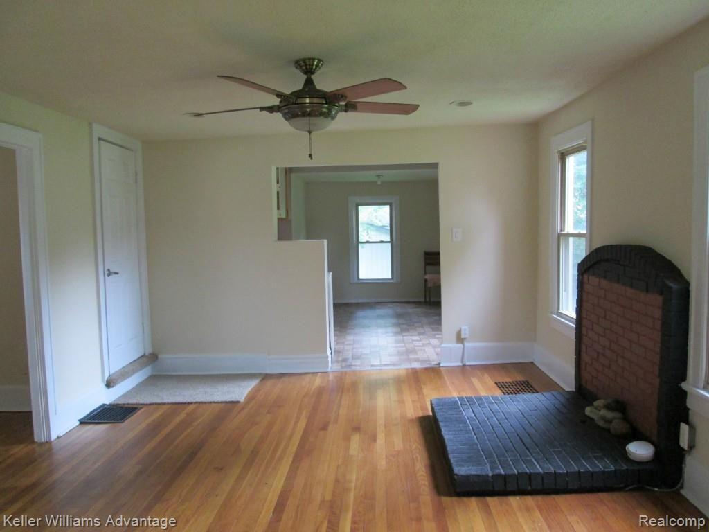 33719 West 9 Mile Road Farmington, MI 48335 - Photo 10 of 20 IMG_0538 - Copy.jpg