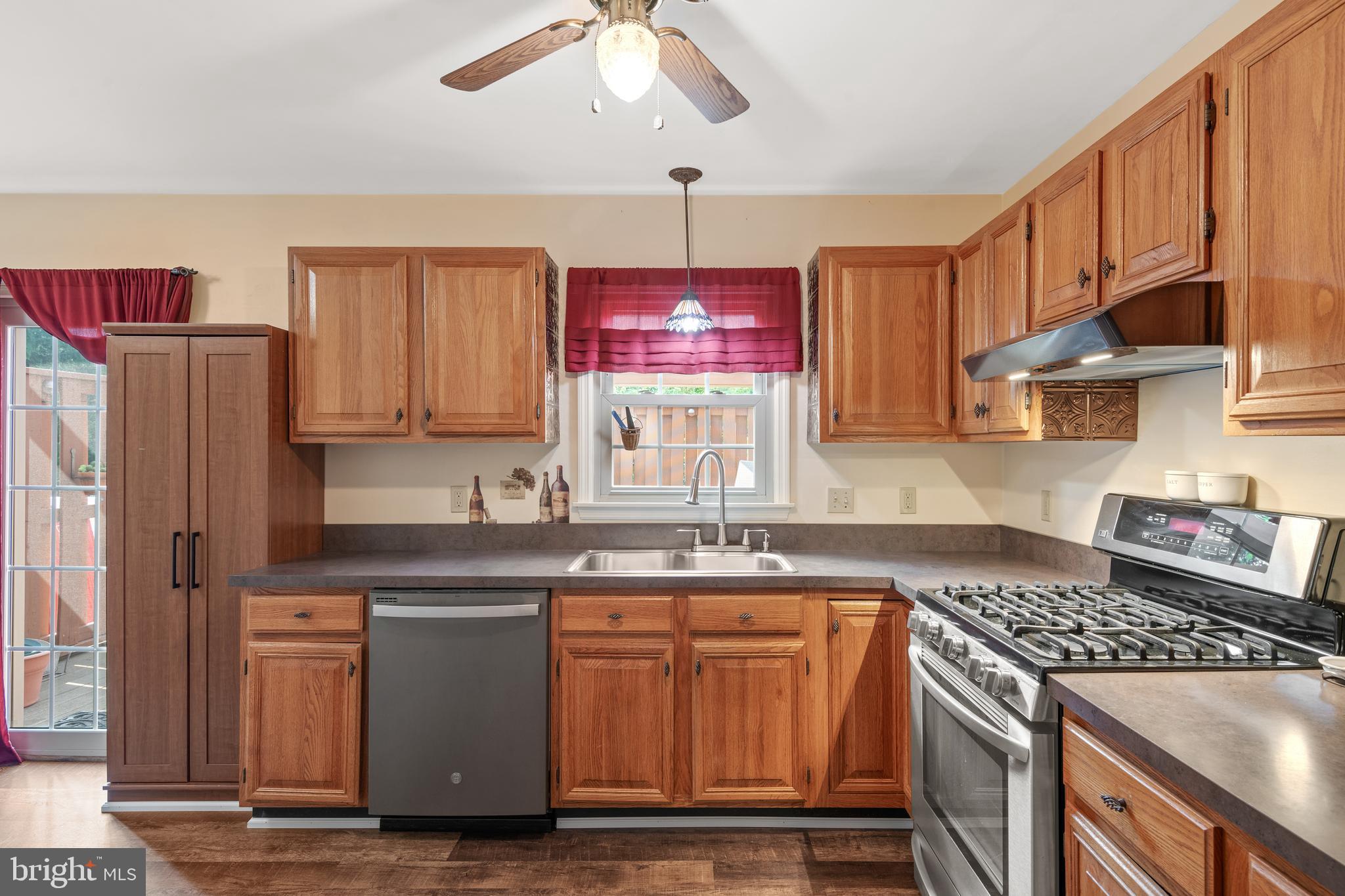 81 Robinhill Drive Lititz, PA 17543 - Photo 11 of 32