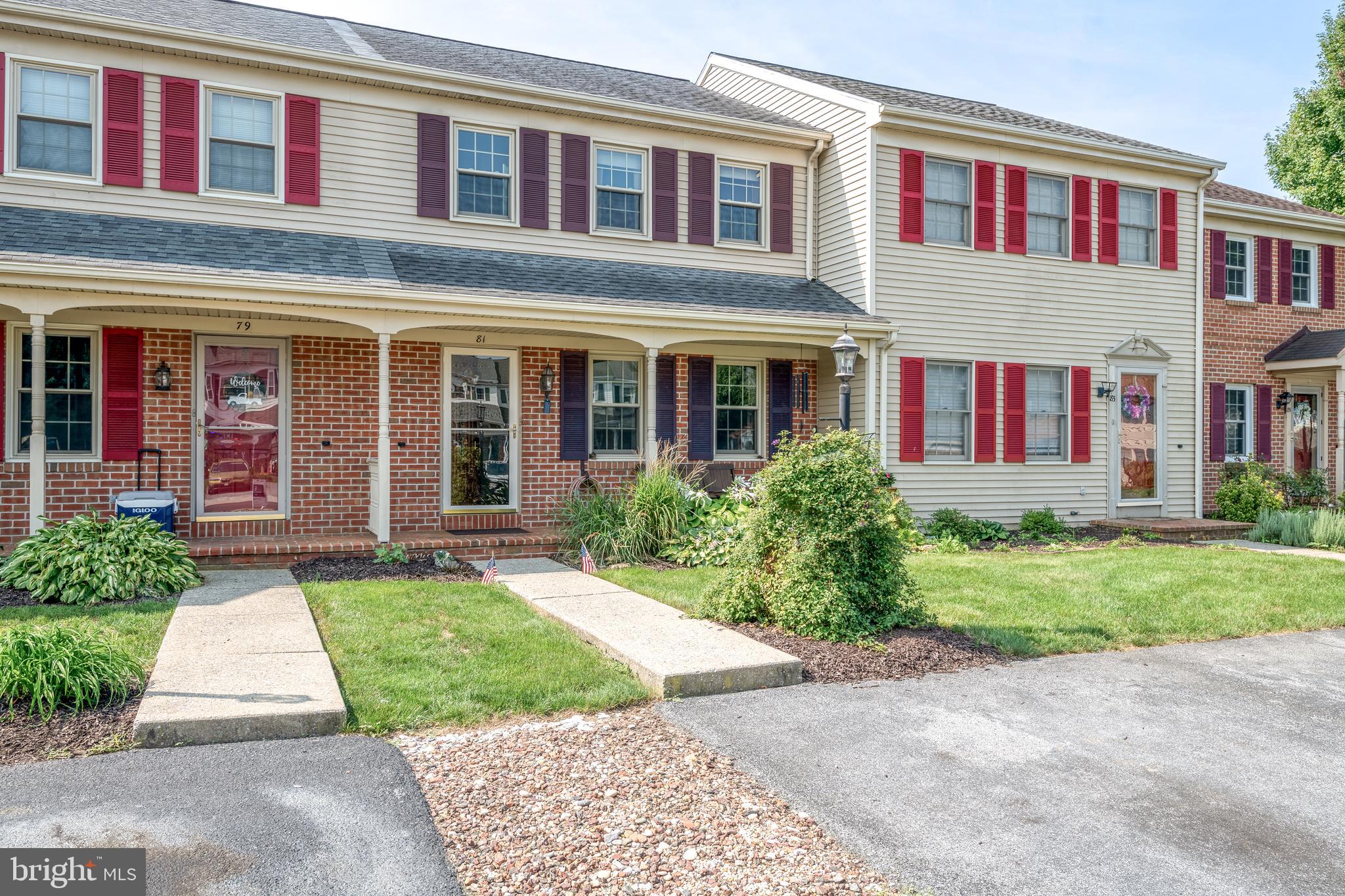 81 Robinhill Drive Lititz, PA 17543 - Photo 2 of 32