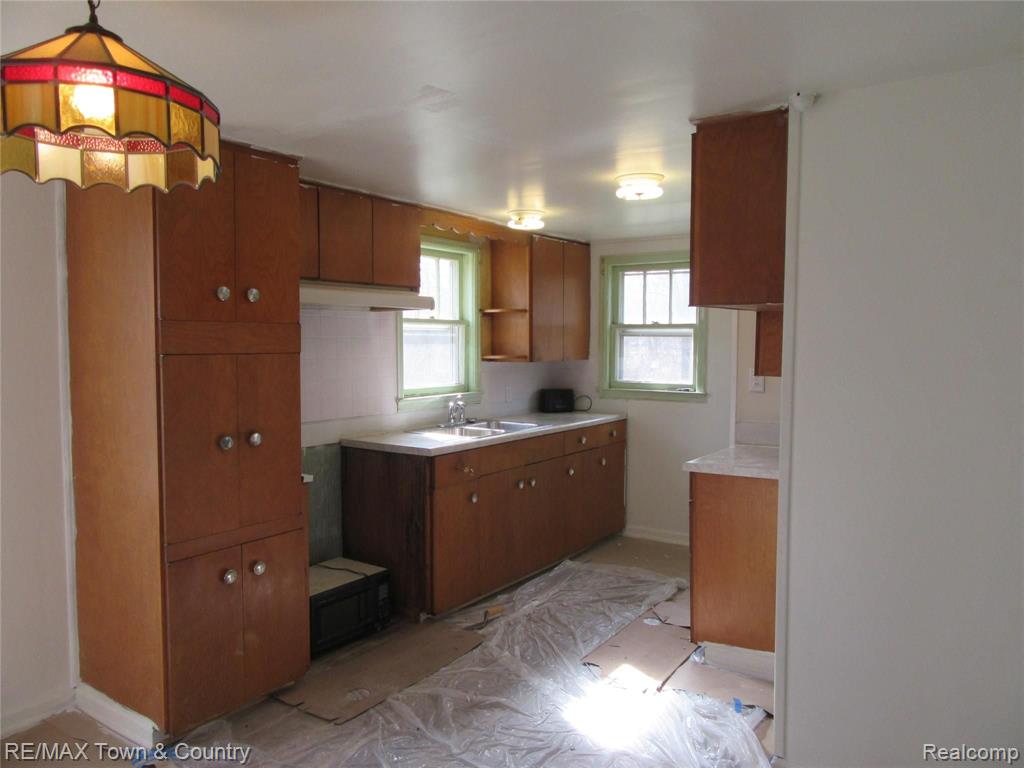 9063 Coldwater Road Flushing, MI 48433 - Photo 2 of 12