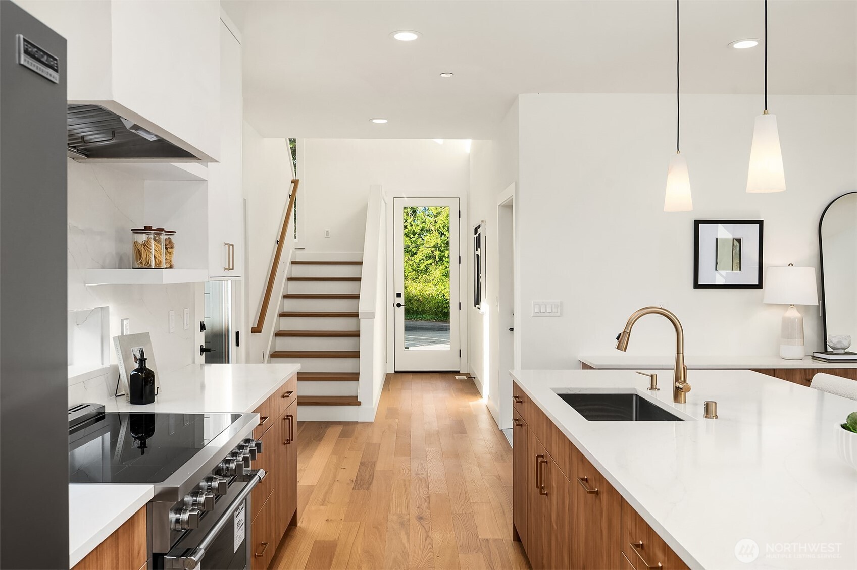 9711 44th Avenue Southwest Seattle, WA 98136 - Photo 8 of 40 Gallery Image 8