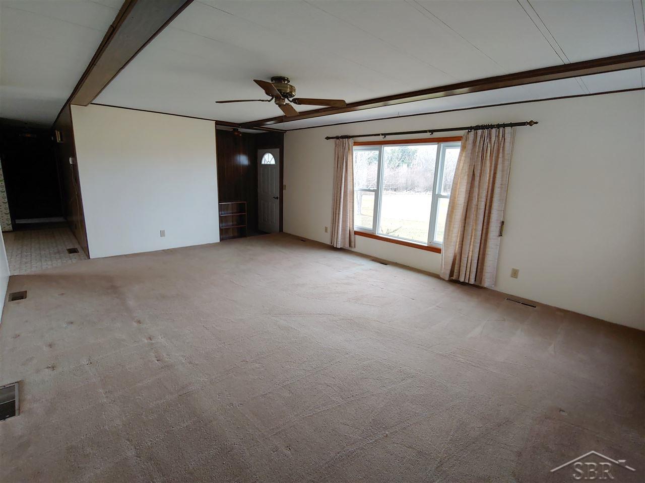 2289 South Barry Road Ithaca, MI 48847 - Photo 4 of 37 50031745-3.JPG