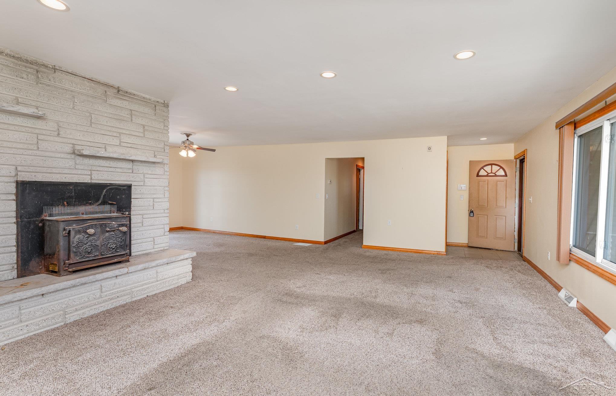 2671 North 8 Mile Road Pinconning, MI 48650 - Photo 2 of 33 50190337-3748187C-800A-4D47-A8CC-3BB032C2C342.JPG