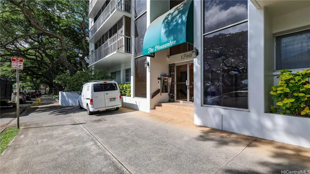 $2,000 | 1710 Punahou Street, Unit 305, Honolulu, HI 96822