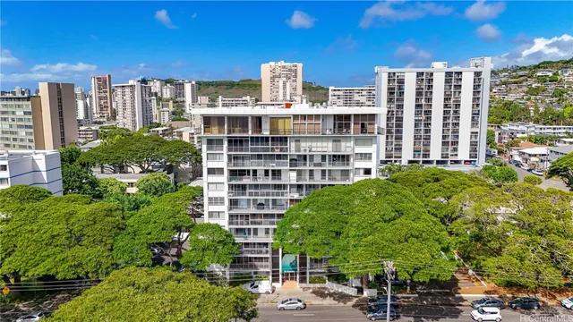 $2,000 | 1710 Punahou Street, Unit 305, Honolulu, HI 96822