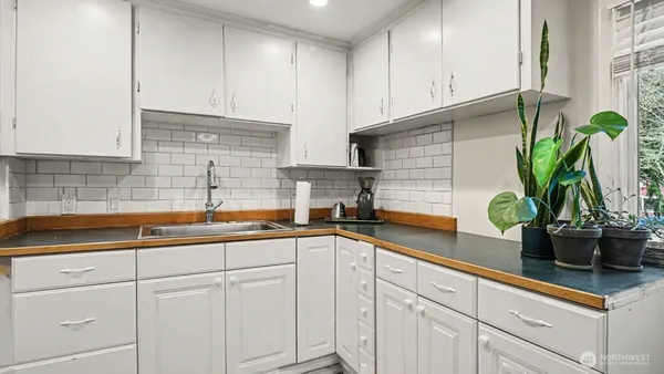 $2,200 | 16738 10th Avenue Northeast, Shoreline, WA 98155