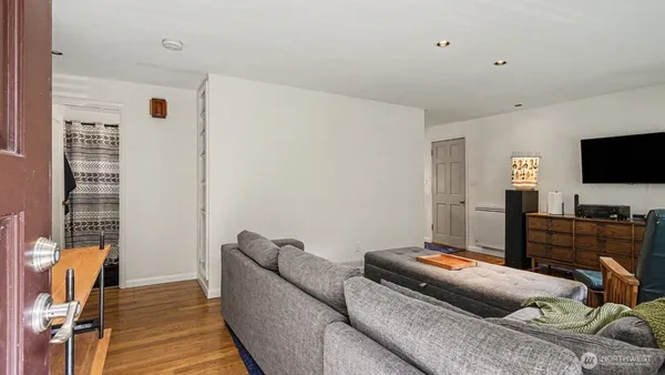 $2,200 | 16738 10th Avenue Northeast, Shoreline, WA 98155