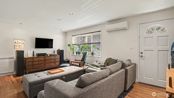 $2,200 | 16738 10th Avenue Northeast, Shoreline, WA 98155